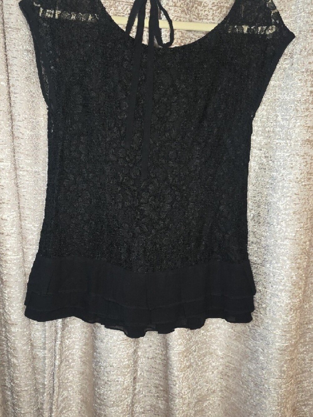 Alice + Olivia Black Lace Beaded Cap-Sleeve Top Size M - Picture 12 of 16